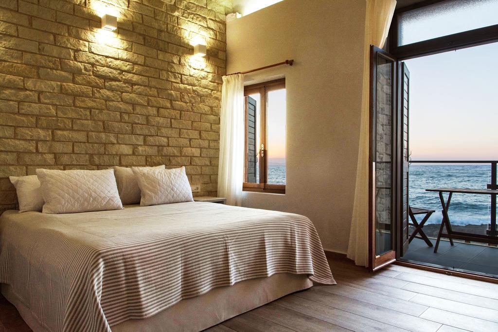 Ocean Waves Hotel Chania  Exterior foto
