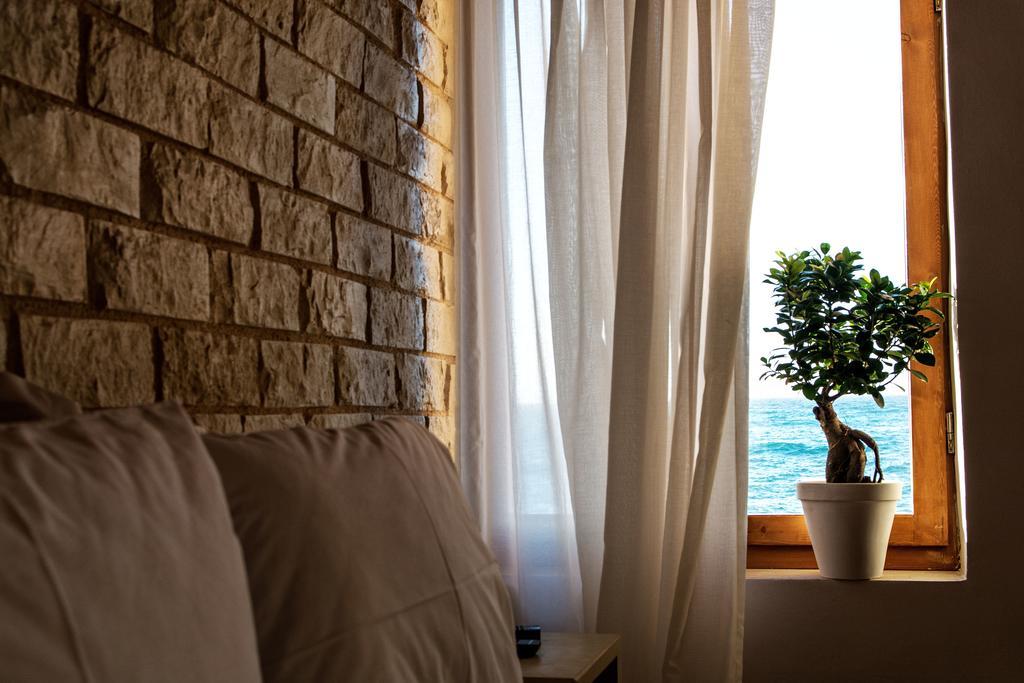 Ocean Waves Hotel Chania  Exterior foto