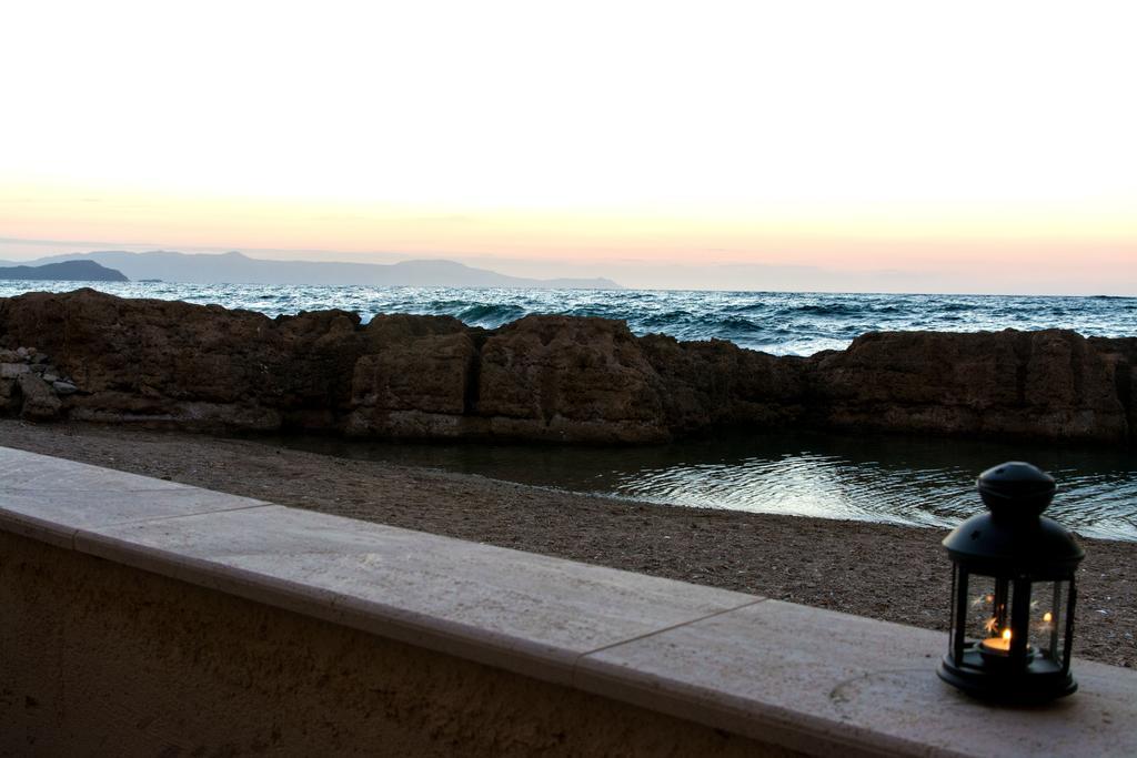 Ocean Waves Hotel Chania  Exterior foto